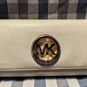 Michael Kors Women's Fulton Flap Continental Cream pebble leather Wallet